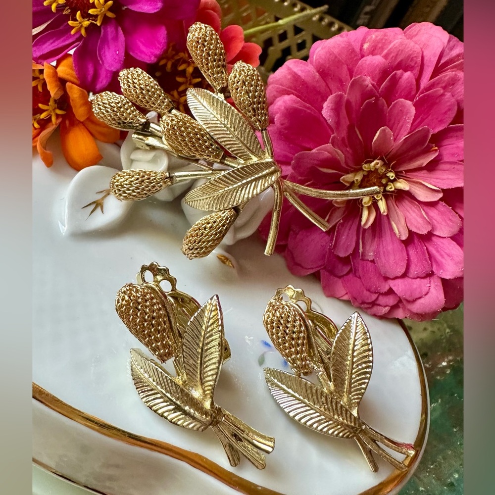 1950's Golden Glen Cattail Vintage Brooch and Earring Jewelry Set